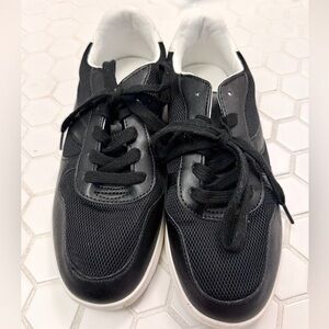 Old Navy Women’s Sneakers Black & White 8